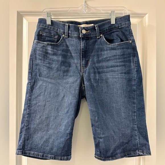 Levi’s Classic Bermuda Shorts - Picture 1 of 4
